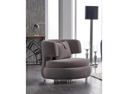 Sillón moderno de sala de estar de diseñador de lujo. Asiento de tela de muebles de club relajante.