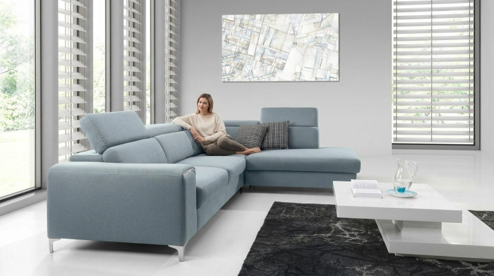 Sofá de esquina suave y cómodo de diseño en azul exquisito para la sala de estar