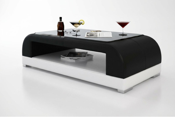 Mesa de centro de vidrio diseño de mesa de café en la sala de estar, sofá de cuero auxiliar.