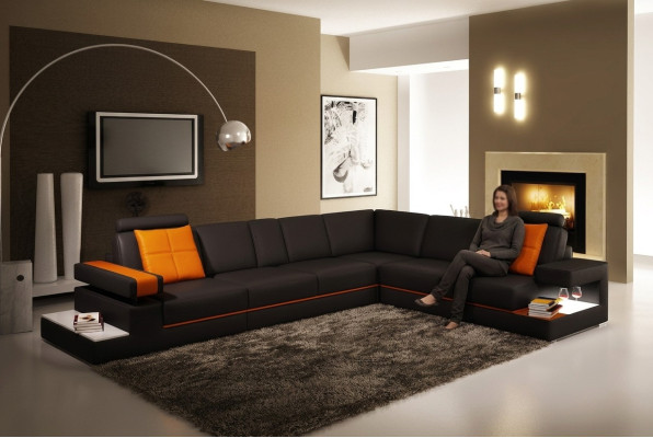 Moderno sofá esquinero de sala de estar, sofá de cuero con iluminación.