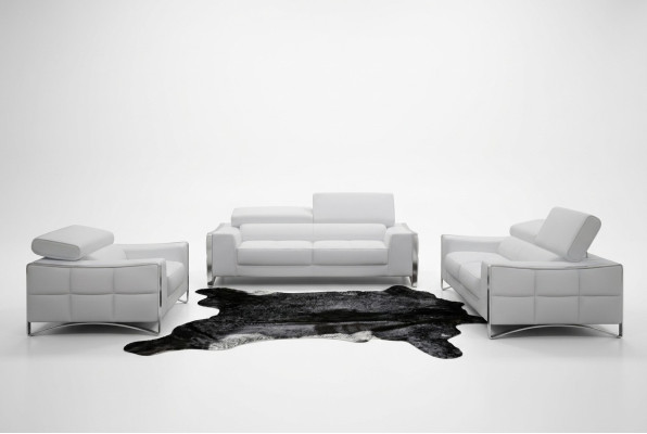 Sofá de cuero multifuncional con cojines de asiento para sala de estar.