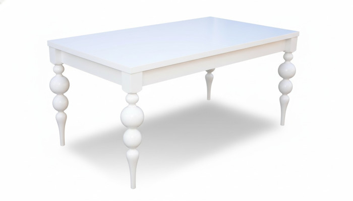 Mesa de comedor de diseñador clásico de madera para el comedor o la sala de estar.