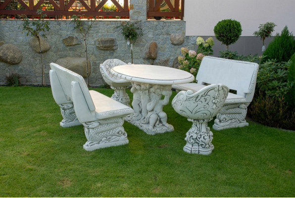 Diseño de jardín de banco en estilo antiguo de piedra para muebles de terraza en el exterior.