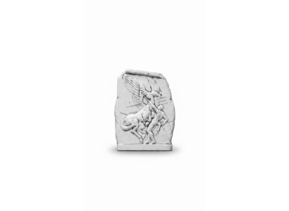 Relieve de pared, placa de piedra, imagen ángel estilo antiguo, relieve de yeso de piedra en la pared.