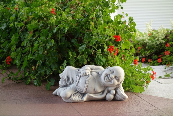Figura de Buda escultura en imitación de piedra. Gran escultura decorativa para jardín.