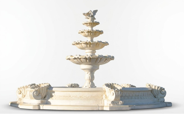 Fuente decorativa de la ciudad del estanque.