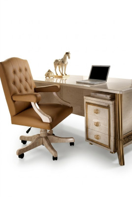 Silla de oficina para jefe con diseño barroco rococó de cuero.