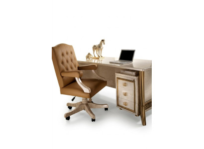 Silla de oficina para jefe con diseño barroco rococó de cuero.