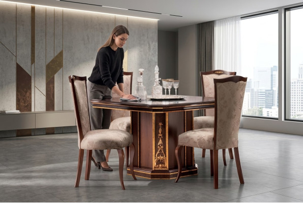 Clásica silla de diseñador en madera real Sillas estilo barroco rococó antiguo estilo Italia.