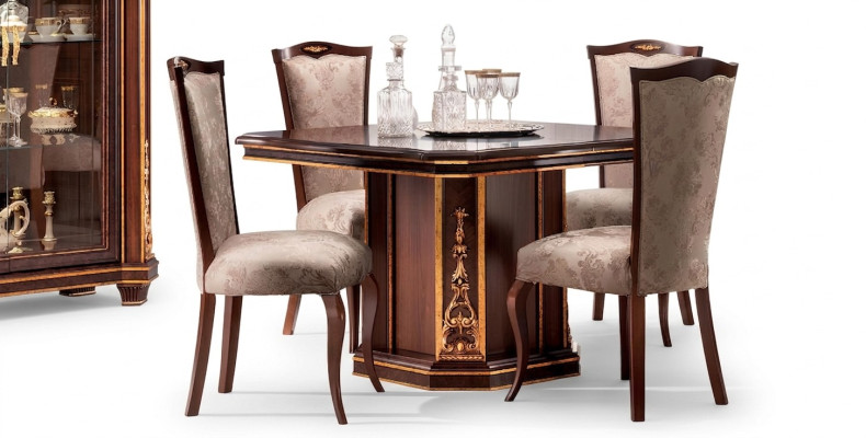 Clásica silla de diseñador en madera real Sillas estilo barroco rococó antiguo estilo Italia.