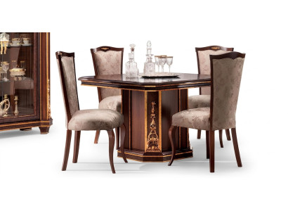 Clásica silla de diseñador en madera real Sillas estilo barroco rococó antiguo estilo Italia.