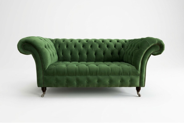 Sofá Chesterfield de 2 plazas tapizado en tela o cuero.