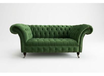 Sofá Chesterfield de 2 plazas tapizado en tela o cuero.