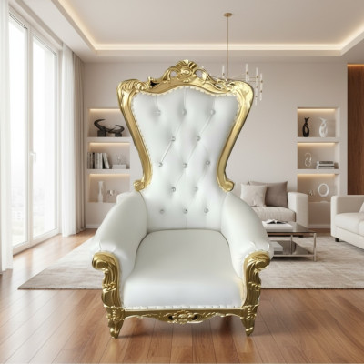 Elegante sillón blanco con una silueta dinámica y magníficos elementos decorativos en forma de patrones florales.