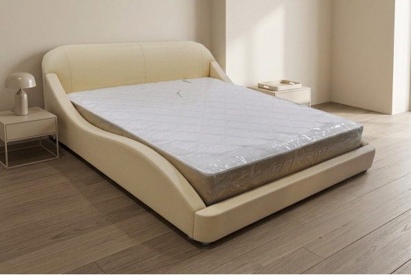 Nueva, moderna y cómoda cama para el dormitorio.