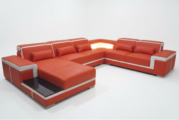 Sofá de cuero XXL cómodo con ergonomía innovadora e iluminación LED.