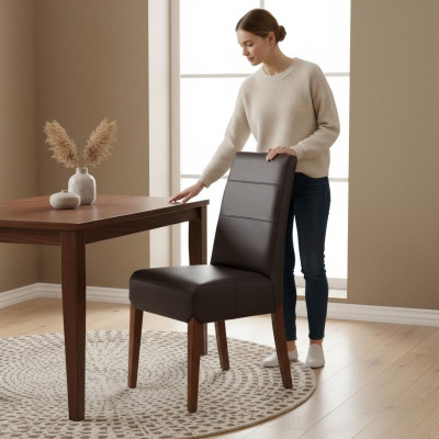 Conjunto de 6 sillas de comedor de cuero y madera maciza de diseñador.