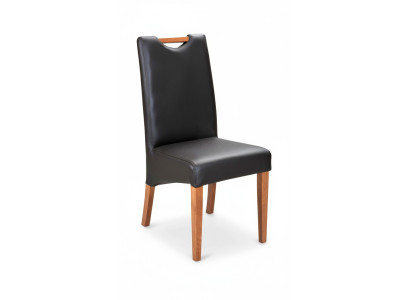 Establezca 8 sillas de diseño de madera y cuero tapizado para el comedor gastronómico.