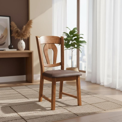 Conjunto de 10 sillas de comedor de madera maciza con tapizado de cuero para comedor de restaurante.