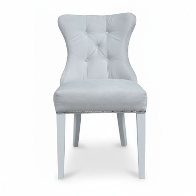 Grupo de asientos Chesterfield gris. Sillas tapizadas de comedor modernas. Asiento de lujo.