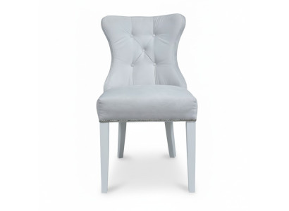 Grupo de asientos Chesterfield gris. Sillas tapizadas de comedor modernas. Asiento de lujo.