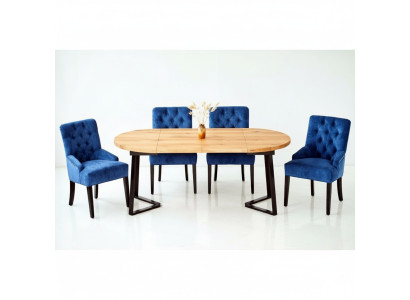Mesa redonda de madera con diseño. Incluye 4 sillas de comedor Chesterfield azules. Set de 5 piezas.