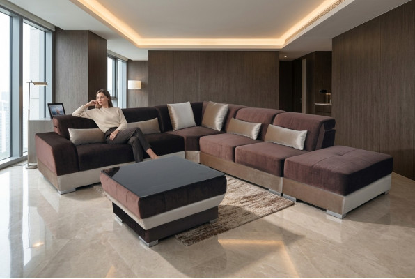 Descubre el lujo y la comodidad con el sofá en forma de L perfectamente acolchado para tu sala de estar.