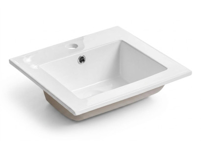 Lavabo de cerámica blanco sobre encimera de lavabo integrado