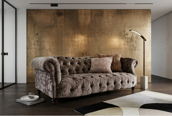 Sofá Chesterfield de tela y cuero para 3 personas.