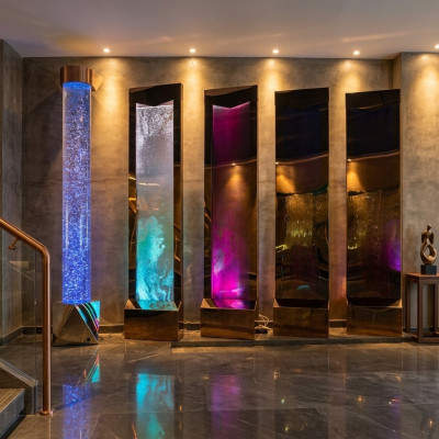 Pared divisoria Estantería Armario Pared decorativa de agua Columna Paredes Waterwall LED