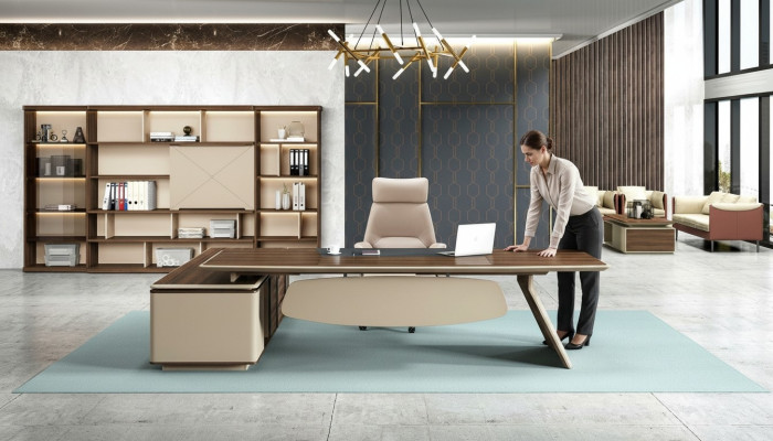 Escritorio elegante y armario de oficina grande en un diseño contemporáneo.