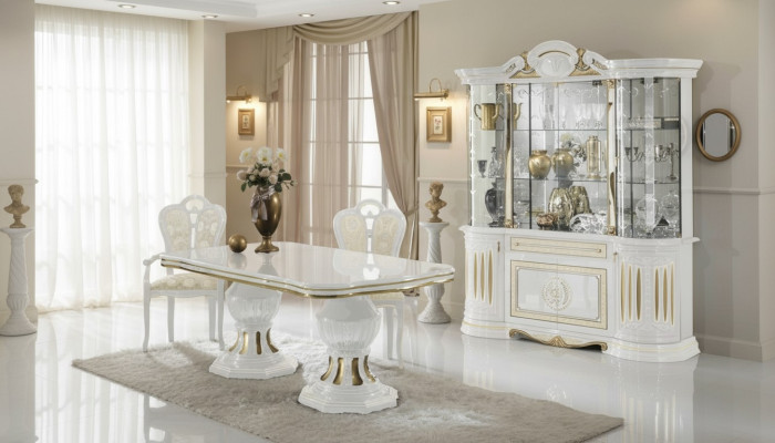 Conjunto completo de comedor con mesa, aparador, vitrina de madera barroca, 2 piezas de vitrinas.