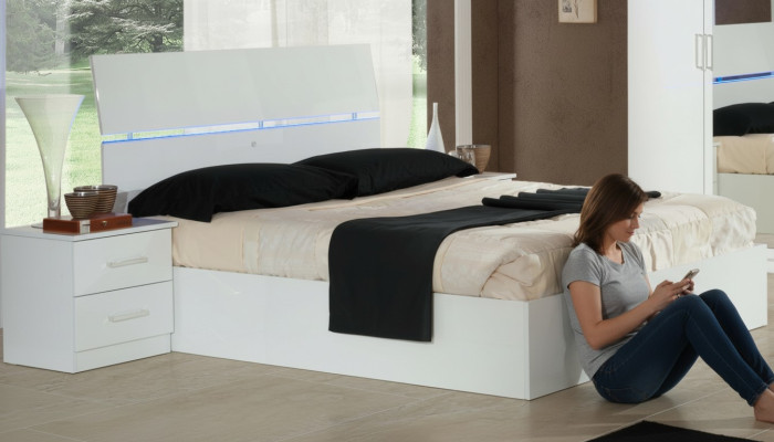 Cama doble Cama 2x Mesitas de noche Diseño de madera Camas Estilo moderno de 3 piezas con luz LED