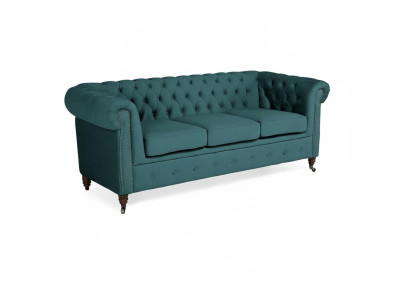 Clásico sofá de tres plazas Chesterfield de tela con diseño elegante.
