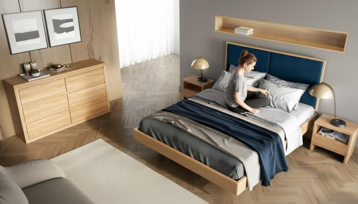 Conjunto de dormitorio de 3 piezas con cama de madera maciza y 2 mesitas de noche. Los dos juegos de camas son de madera auténtica.