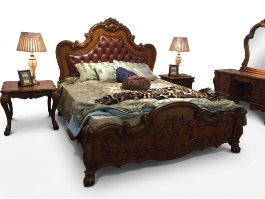 Cama clásica de estilo barroco rococó Chesterfield doble de cuero para hoteles.