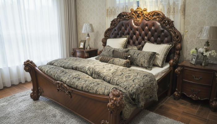 Cama clásica estilo barroco rococó Chesterfield doble cuero antiguo de hotel.