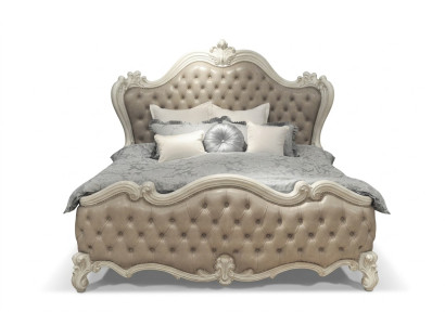 Lujo. Dormitorio clásico de 4 piezas. Cama, mesitas de noche, armario.