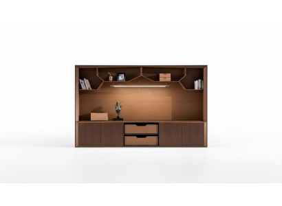 El estante de archivos de la oficina, los armarios de madera en la sala de estar.