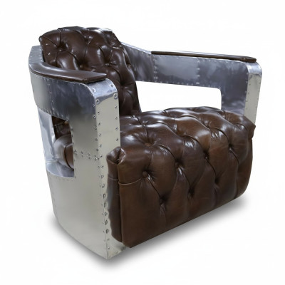 Hermosa silla de orejas vintage Chesterfield de aviador de club.