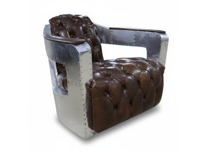 Hermosa silla de orejas vintage Chesterfield de aviador de club.