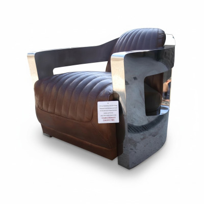 Muebles de aviador de lujo vintage retro envejecido, silla de cuero, sillón y sofá de diseñador.