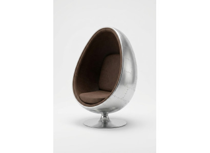 Diseño de sillón retro lounge de huevo plateado giratorio, aviador del espacio.