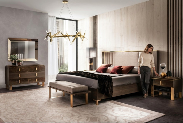 Dormitorio Set 5 piezas. Diseño de muebles de lujo modernos. Cama, mesita de noche, cómoda.