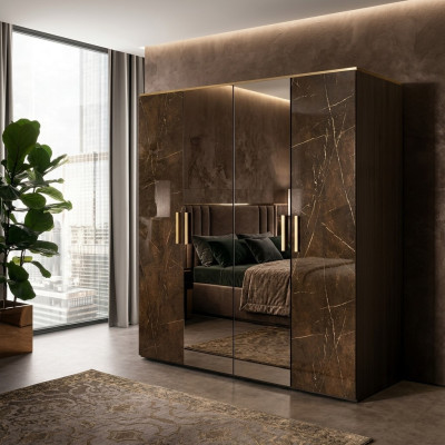 Armario de lujo diseñado para guardar ropa. Muebles brillantes de madera para el hogar, nuevos.