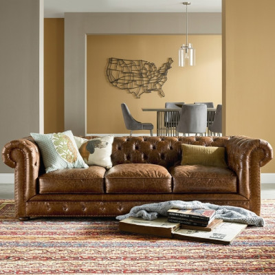 Sofá de lujo de 3 plazas Chesterfield de diseñador en color marrón.