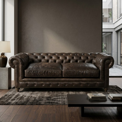 Moderno sofá chesterfield negro de tres plazas de lujo para sala de estar.