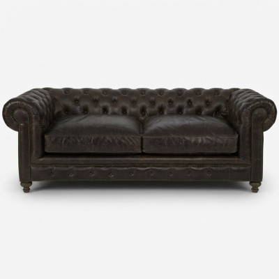 Moderno sofá chesterfield negro de tres plazas de lujo para sala de estar.