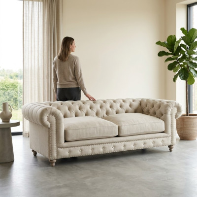 Sofá Chesterfield blanco de lujo de tres plazas. Sofá de sala de estar moderno de tres plazas.
