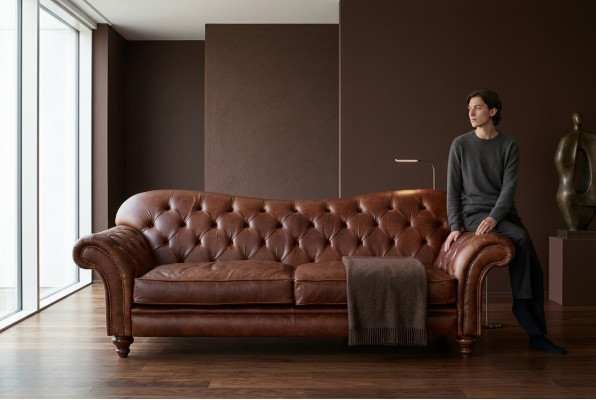 Lujo Chesterfield Sofá de salón marrón Sofá Asiento Acolchado Textil Sofás Nuevos